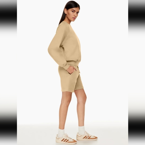 NWT Aritzia Fleece Shorts - Picture 5 of 8